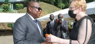 hommage-de-la-nation-a-laurent-dona-fologo-dans-les-locaux-de-fraternite-maternite-ou-il-fut-le-1er-redacteur-en-chef