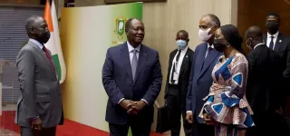le-president-de-la-republique-a-regagne-abidjan-apres-le-sommet-sur-le-financement-des-economies-africaines-a-paris
