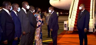 le-president-de-la-republique-a-regagne-abidjan-apres-le-sommet-sur-le-financement-des-economies-africaines-a-paris