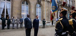lutte-contre-le-terrorisme-les-ministres-de-la-defense-de-la-cote-divoire-et-de-la-france-sengagent