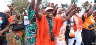 depot-de-candidature-de-ouattara-une-mobilisation-exceptionnelle-des-militants-du-rhdp-a-la-cei