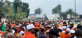 depot-de-candidature-de-ouattara-une-mobilisation-exceptionnelle-des-militants-du-rhdp-a-la-cei