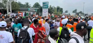 depot-de-candidature-de-ouattara-une-mobilisation-exceptionnelle-des-militants-du-rhdp-a-la-cei