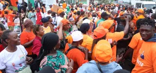 depot-de-candidature-de-ouattara-une-mobilisation-exceptionnelle-des-militants-du-rhdp-a-la-cei
