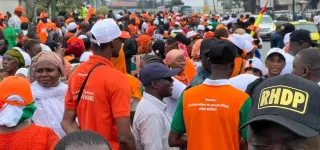 depot-de-candidature-de-ouattara-une-mobilisation-exceptionnelle-des-militants-du-rhdp-a-la-cei