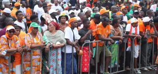 depot-de-candidature-de-ouattara-une-mobilisation-exceptionnelle-des-militants-du-rhdp-a-la-cei
