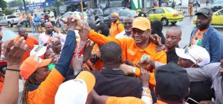 depot-de-candidature-de-ouattara-une-mobilisation-exceptionnelle-des-militants-du-rhdp-a-la-cei
