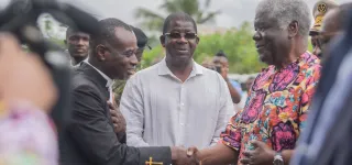 fete-des-moissons-le-premier-ministre-beugre-mambe-apporte-son-soutien-a-la-communaute-methodiste-dassouba-aboisso