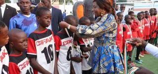 abobo-la-fondation-sebastien-haller-et-lunicef-sensibilisent-les-familles-a-limportance-de-proteger-chaque-enfant-grace-a-la-vaccination