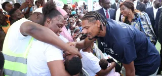 abobo-la-fondation-sebastien-haller-et-lunicef-sensibilisent-les-familles-a-limportance-de-proteger-chaque-enfant-grace-a-la-vaccination