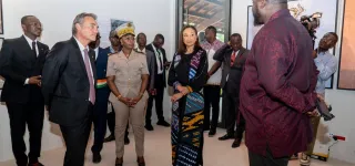 lexposition-resilience-de-yeanzi-toujours-dactualite-a-la-maison-de-lart-de-grand-bassam-jusquau-18-novembre-2025