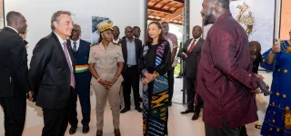 lexposition-resilience-de-yeanzi-toujours-dactualite-a-la-maison-de-lart-de-grand-bassam-jusquau-18-novembre-2025