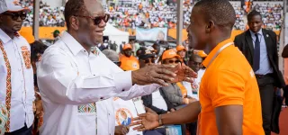 meeting-du-candidat-alassane-ouattara-au-stade-felix-houphouet-boigny