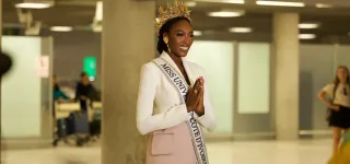 miss-univers-2025-olivia-yace-fait-honneur-au-drapeau-ivoirien-en-thailande