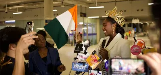 miss-univers-2025-olivia-yace-fait-honneur-au-drapeau-ivoirien-en-thailande