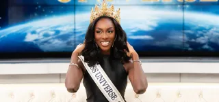 miss-univers-2025-olivia-yace-fait-honneur-au-drapeau-ivoirien-en-thailande