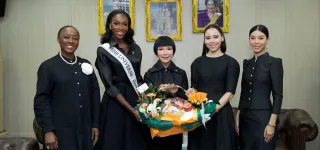 miss-univers-2025-olivia-yace-fait-honneur-au-drapeau-ivoirien-en-thailande