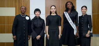 miss-univers-2025-olivia-yace-fait-honneur-au-drapeau-ivoirien-en-thailande