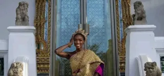 miss-univers-2025-olivia-yace-fait-honneur-au-drapeau-ivoirien-en-thailande