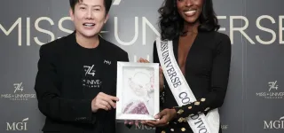 miss-univers-2025-olivia-yace-fait-honneur-au-drapeau-ivoirien-en-thailande