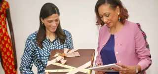 la-ministre-francaise-eleonore-caroit-et-lambassadeur-de-france-en-cote-divoire-decouvrent-la-nouvelle-museographie