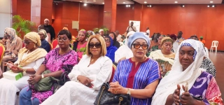 plusieurs-dons-de-vivres-et-non-vivres-remis-aux-artistes-par-le-gouvernement-pour-sceller-la-cohesion-nationale-et-le-vivre-ensemble