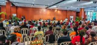 plusieurs-dons-de-vivres-et-non-vivres-remis-aux-artistes-par-le-gouvernement-pour-sceller-la-cohesion-nationale-et-le-vivre-ensemble