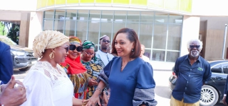 plusieurs-dons-de-vivres-et-non-vivres-remis-aux-artistes-par-le-gouvernement-pour-sceller-la-cohesion-nationale-et-le-vivre-ensemble