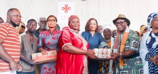 plusieurs-dons-de-vivres-et-non-vivres-remis-aux-artistes-par-le-gouvernement-pour-sceller-la-cohesion-nationale-et-le-vivre-ensemble