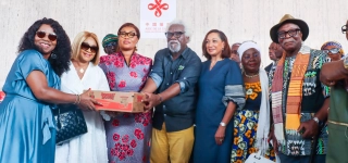 plusieurs-dons-de-vivres-et-non-vivres-remis-aux-artistes-par-le-gouvernement-pour-sceller-la-cohesion-nationale-et-le-vivre-ensemble