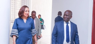 plusieurs-dons-de-vivres-et-non-vivres-remis-aux-artistes-par-le-gouvernement-pour-sceller-la-cohesion-nationale-et-le-vivre-ensemble