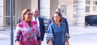 plusieurs-dons-de-vivres-et-non-vivres-remis-aux-artistes-par-le-gouvernement-pour-sceller-la-cohesion-nationale-et-le-vivre-ensemble