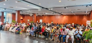 plusieurs-dons-de-vivres-et-non-vivres-remis-aux-artistes-par-le-gouvernement-pour-sceller-la-cohesion-nationale-et-le-vivre-ensemble