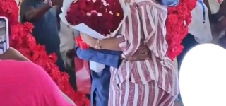 les-images-fortes-de-la-demande-en-mariage-de-serey-die-a-josey