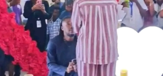 les-images-fortes-de-la-demande-en-mariage-de-serey-die-a-josey