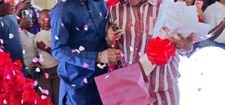 les-images-fortes-de-la-demande-en-mariage-de-serey-die-a-josey