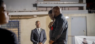 debut-des-presentations-de-condoleances-a-la-famille-dabome-lelephant-entre-recueillements-emotions-et-prieres