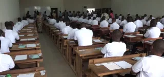 560-candidats-de-la-premiere-promotion-de-linfas-dagboville-composent-pour-la-certification-au-diplome-detat-infirmiers-sage-femmes-et-maieuticiens